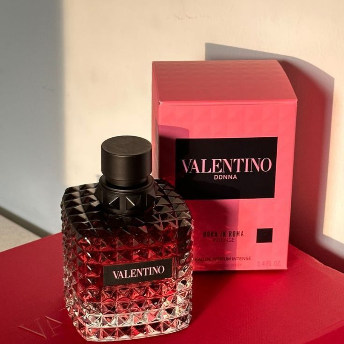 Valentino Donna Born In Roma Intense